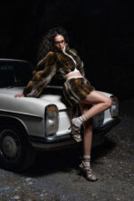 MINI FAUX FUR SKIRT - Image 2